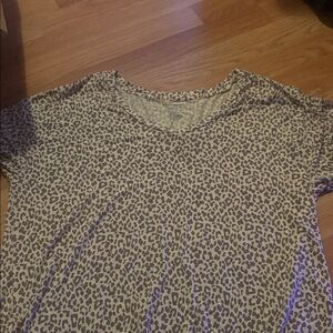 American Eagle Outfitters Gray Leopard Print Short Sleeve Tee